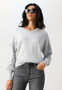 Scotch & Soda CORE V NECK RELAXED  - Strikkegenser - light grey melange
