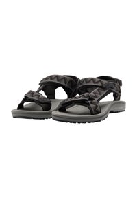 Sorte og grå sandaler med en zigzag-mønstrede stoffrem, åpen tå-design, fleksibel såle og teksturert grep. Uformelle og lette.