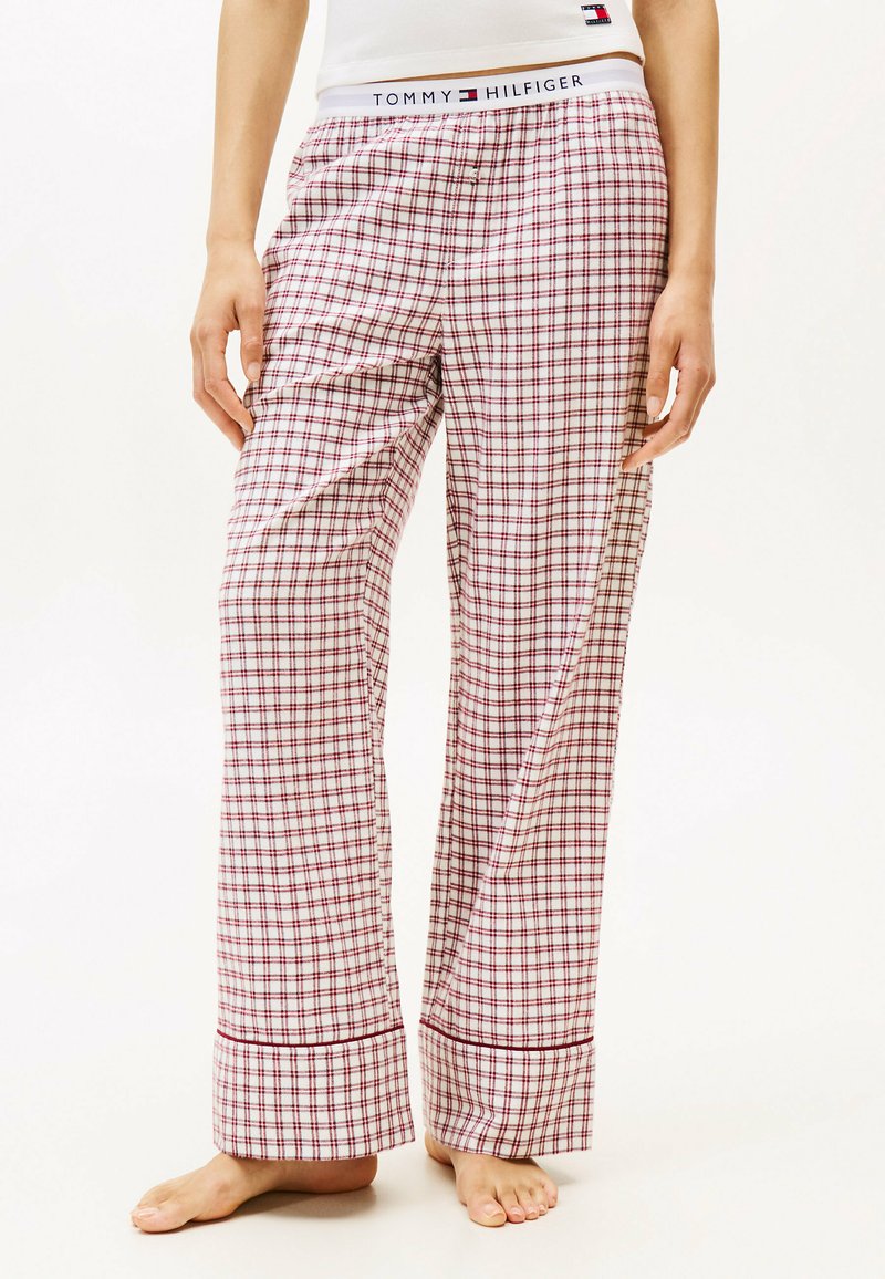 Rood-witte geruite pyjamabroek met een rechte snit, voorzien van een merkband en contrasterende afwerking op de boorden.