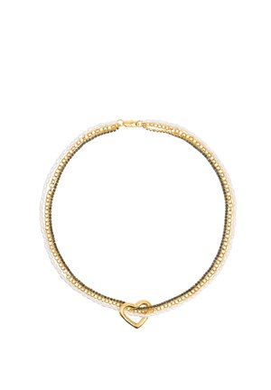 Dobbeltsnoet choker-halskæde med guld- og hvide perler, med en guldfarvet hjerteformet lås på en hvid baggrund.