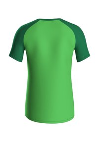 T-shirt de sport à manches courtes avec une texture lisse ; corps vert vif et manches raglan vert foncé ; design ajusté avec un col rond.