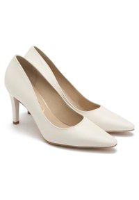 Białe skórzane czółenka na wysokim obcasie z szpiczastym noskiem, o eleganckim kształcie i 3-calowym obcasie; gładka faktura i minimalne detale szycia.