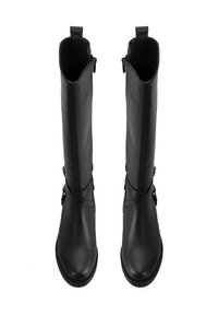 Bottes en cuir noir montant jusqu'au genou avec une texture lisse, dotées de fermetures éclair sur les côtés et d'accents décoratifs. Bout arrondi et semelle plate.