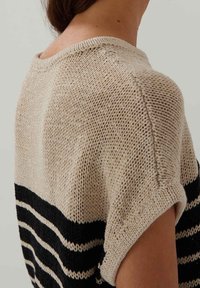 someday. Stickad tröja - black