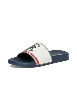 Marineblå slide-sandal med en hvid rem med en polo-spillerlogo og rød og sort tekst med mærkenavnet.