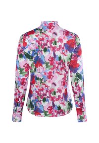 Bloemenprint overhemd met lange mouwen, met een roze achtergrond en grote rode, blauwe en groene bloemmotieven. Hoge kraag en zacht gebogen onderkant.