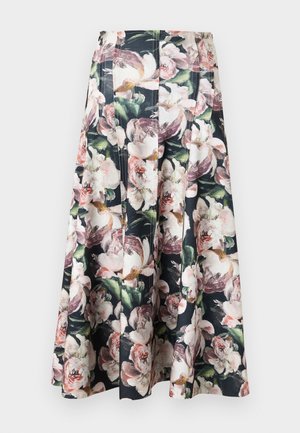 Falda midi floral con fondo negro y grandes estampados de peonías de colores. Diseño con pliegues y dobladillo con una textura suave.