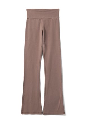 Donkerbruine, wijde yogabroek met hoge taille en een gladde textuur, plat uitgestald op een witte achtergrond.