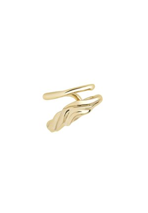 Gouden ring met een gedraaid, golfachtig ontwerp met gladde, gepolijste oppervlakken en een open verstelbare band.
