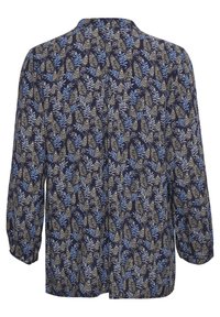 Blouse à manches longues avec un fond bleu marine et un motif de feuilles bleu clair et beige sur l'ensemble, vue de dos.
