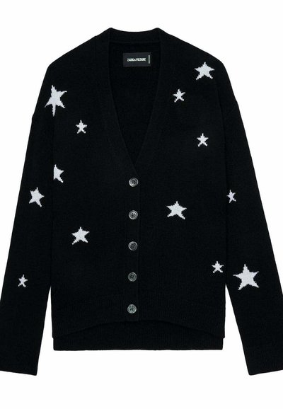 Cardigan noir avec des motifs d'étoiles blanches, un décolleté en V, six boutons et des poignets et un ourlet côtelés. Texture en tricot douce.