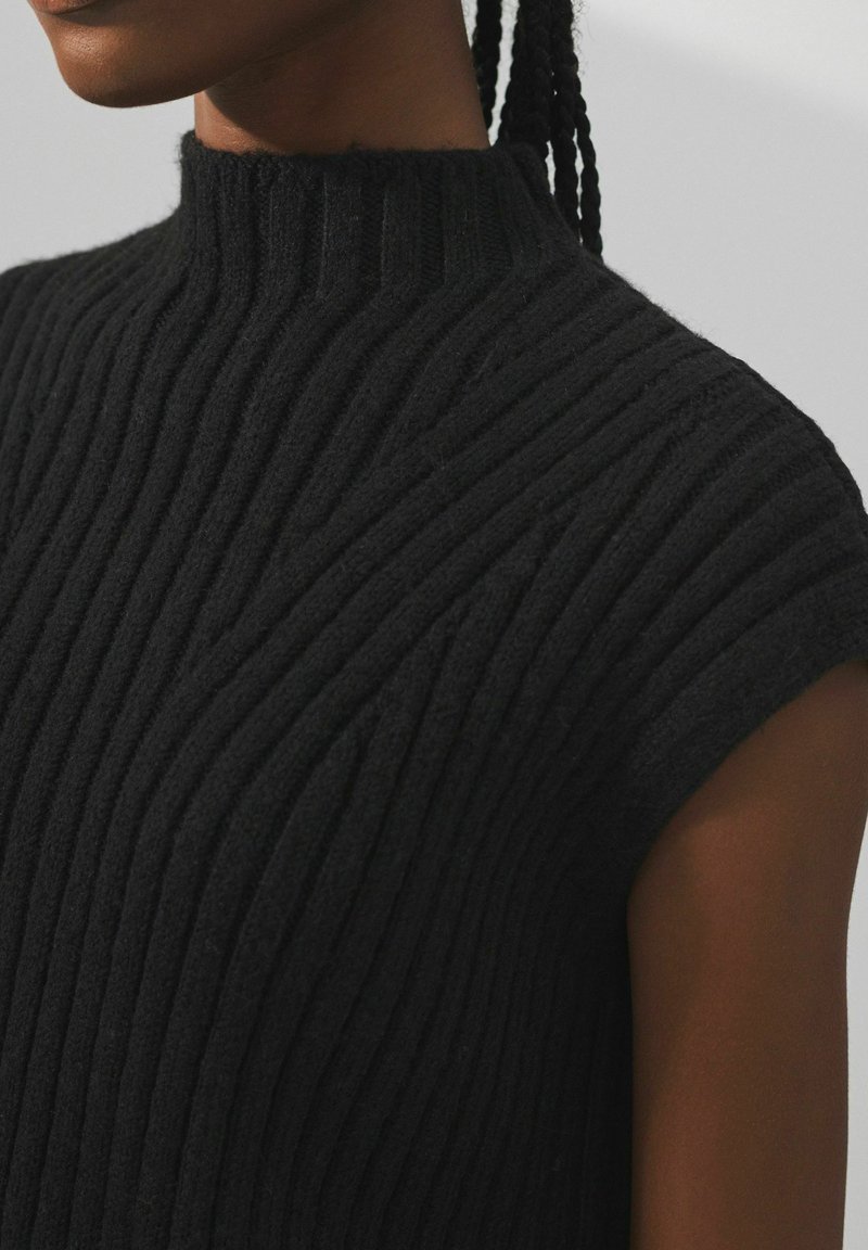 Next HIGH NECK - Jednoduché tričko - black