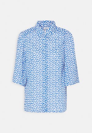 Blusa a maniche corte, con collo, azzurra e bianca, con un motivo a nuvole su tutta la superficie. Tessuto leggero con una vestibilità comoda.