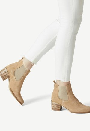boots lacets camel femme