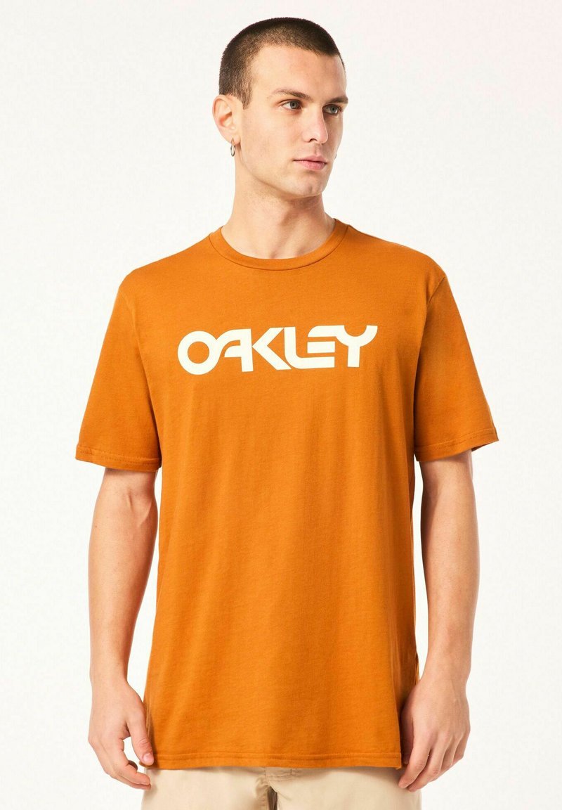 Oakley MARK TEE - Camiseta estampada - ginger