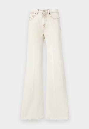 Jeans beige a zampa d'elefante con vita alta, realizzati in denim. Presentano tasche frontali e chiusura con bottone. Leggera scoloritura sul tessuto.