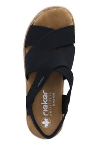 Czarne klapki z krzyżującymi się paskami, z praktycznym korkowym wkładkiem i podeszwą owiniętą juty. Oznaczone nazwą marki oraz napisem "extra wide".