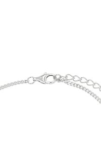 Collana in metallo argentato con chiusura a moschettone, caratterizzata da una lunghezza regolabile, con piccoli anelli e una superficie liscia e lucida.