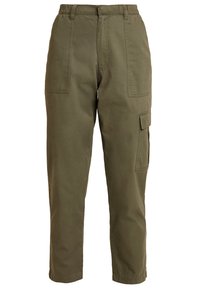 Olivgröna cargo byxor med rak passform, tillverkade av slitstarkt material. Har sidofickor och dragkedja i gylfen.