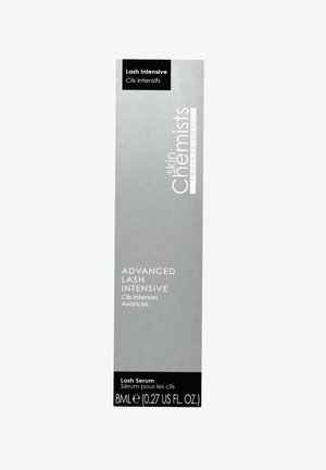 Srebrne pudełko na serum do rzęs z czarnym i białym tekstem, z tytułem "Lash Intensive", objętość 8 ml oraz profesjonalne logo.