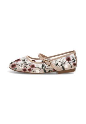 Zapato plano beige con parte superior de malla bordada con patrón floral en rosa, blanco y verde, y una hebilla dorada en la correa beige.