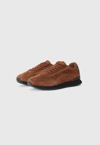 Pier One LEATHER - Trainers - brown