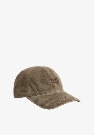 Braune Cord-Baseballkappe mit gebogenem Schirm und kleinem, besticktem Text auf dem Vorderpanel vor weißem Hintergrund.