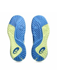 Blaue und gelbe Sportschuhsohlen mit einem strukturierten Design, das Rillen und kreisförmige Logos aufweist und Traktion sowie Stabilität bietet.