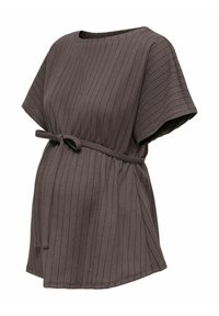 Haut de maternité en tissu côtelé marron foncé, manches courtes, encolure ronde, et taille ceinturée pour un ajustement modulable. Texture douce et silhouette décontractée.