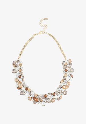 Gouden ketting met clusters van heldere, amberkleurige en bruine edelstenen van verschillende vormen, gerangschikt in een symmetrisch, ornamenteel ontwerp.