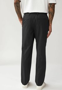 Next SMART ELASTICATED - REGULAR FIT - Vászonnadrágok - black