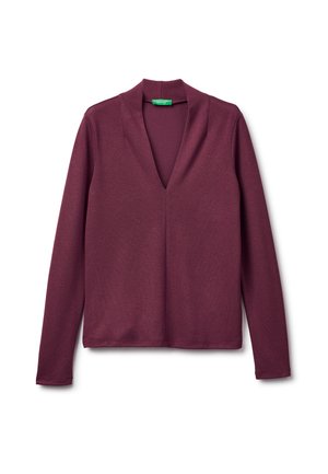 Bordeaux langwerpige top met een diepe V-hals en zachte, gestructureerde stof. Rechte zoom zonder zichtbare sluitingen of patronen.