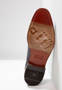 Thumbnail Image 5