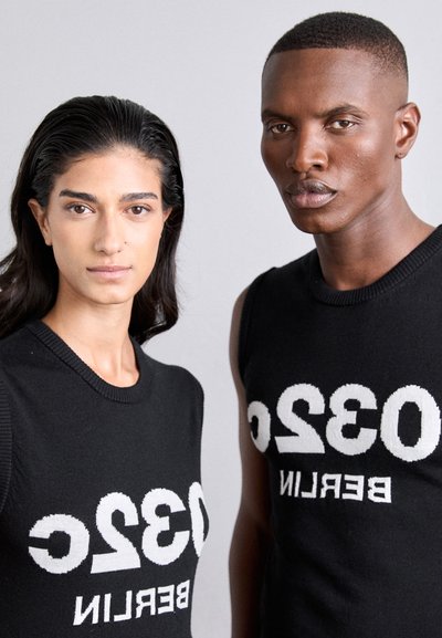 032c HOLLYWOOD TO BERLIN SELFIE TANK - Strickpullover - black