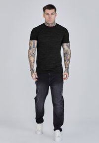 SIKSILK Marškinėliai su spaudiniu - black