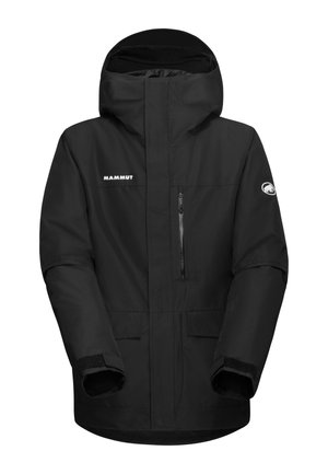 Zwarte waterdichte jas met een hoge kraag, een ritszak op de borst en zijzakken. Voering van fleece bij de manchetten voor extra warmte.