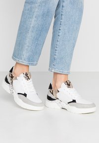 Marco Tozzi LACE UP - Sneaker low - white