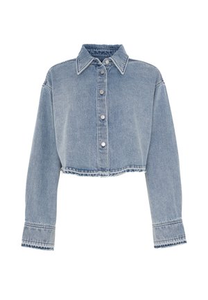 Abgeschnittene hellblaue Jeansjacke mit Kragen, Vorderknöpfen und langen Ärmeln. Mit fransigem Saum und normalen Nahtdetails.