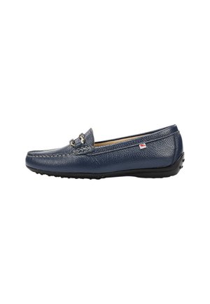 Mocasín loafer de cuero azul marino con detalles trenzados y pieza metálica en la parte superior, suela de goma negra con tacos antideslizantes.