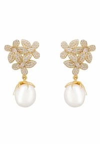 Pendientes en tono dorado con un diseño floral adornado con rhinestones. Cada pendiente tiene un gran colgante de perla blanca lisa.