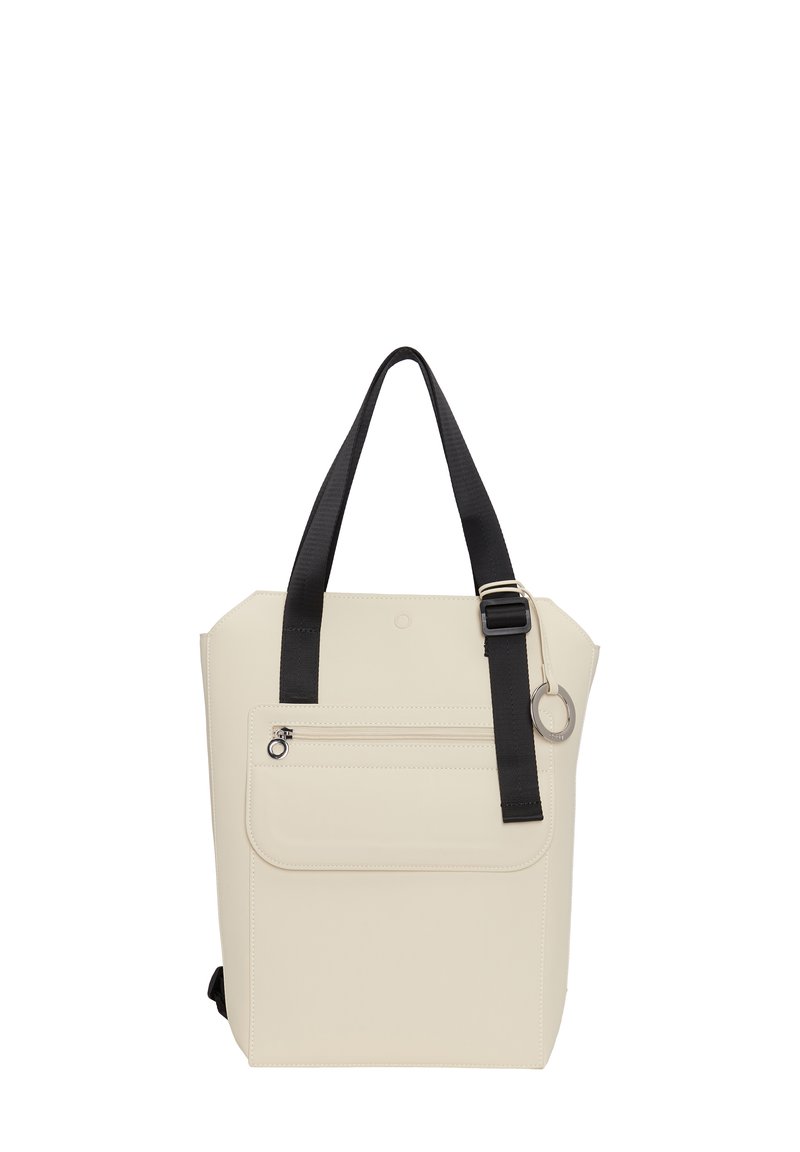 Krémová taška přes rameno vyrobená z umělého materiálu, s černým popruhem, přední kapsou se zipem a stříbrnými kovovými detaily.