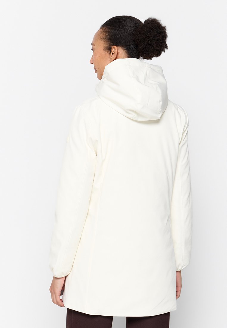 Parka bianca con cappuccio, dalla texture liscia, maniche lunghe e vestibilità comoda, dotata di tasche laterali e chiusura a zip nascosta.