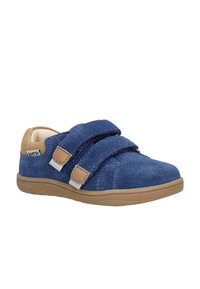 Blaue Wildlederschuhe mit zwei Klettverschlüssen, hellbraunen Akzenten und einer Gummisohle. Verfügt über ein niedriges Profil und ein gepolstertes Innenleben für zusätzlichen Komfort.