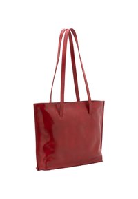 Rode leren tote bag met een glanzende afwerking, voorzien van twee lange hengsels, rechthoekige vorm en minimalistisch ontwerp. Gladde textuur, geen patronen.