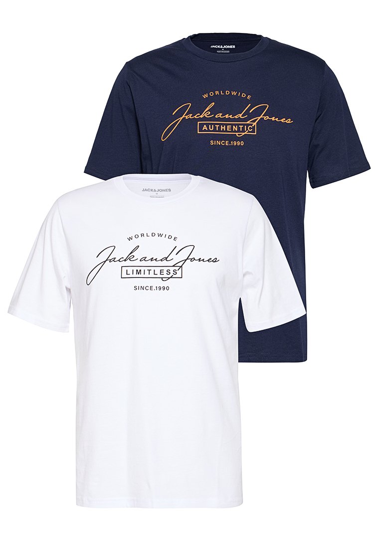 Zwei T-Shirts: eines in Marineblau mit orangefarbenem "Jack and Jones AUTHENTIC"-Text und eines in Weiß mit schwarzem "Jack and Jones LIMITLESS"-Text. Kurze Ärmel.