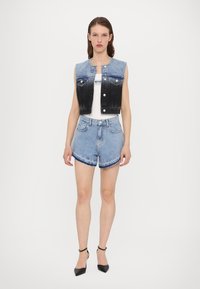 MOSCHINO JEANS Kratke hlače od trapera - multi light blue