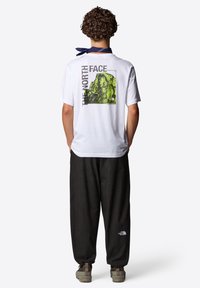 The North Face HALF DOME PHOTO  - Triko s potiskem - tnf white tnf black lim