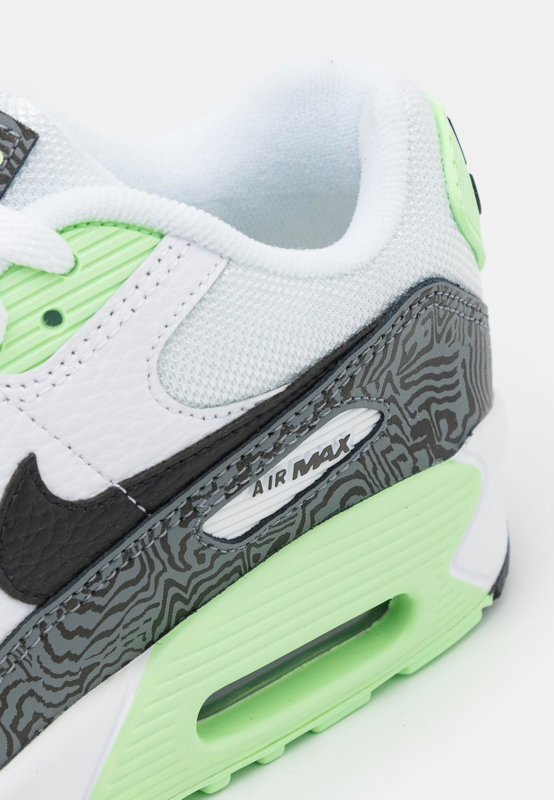 Nike Sportswear Air Max 90 Unisex Trainers White Black Vapor Green White Zalando Co Uk