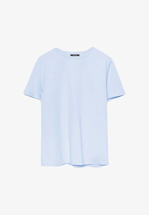 T-shirt à manches courtes bleu clair avec col rond, au design simple et épuré, présenté sur un fond blanc.
