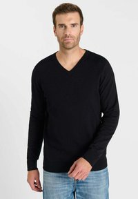 Zwarte V-hals trui gemaakt van glad gebreide stof, met lange mouwen, geribbelde accenten op de schouders en een aansluitende pasvorm.